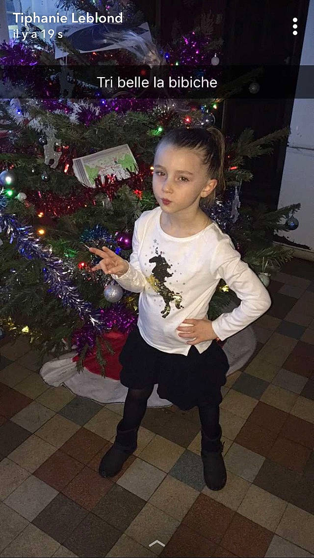 Madysonne participe au concours pour gagner de l'argent avec cette photo : child, costume, event, flooring, fun, girl, person, product