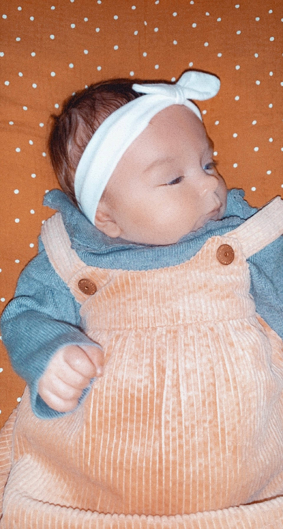 Luna a rejoint le concours — aidez-le/la à gagner de superbes lots ! baby, baby_toddler_clothing, cap, cheek, child, eye, eyebrow, eyelash, headgear, human_body, iris, jacket, lip, nose, outerwear, person, pink, skin, sleeve, textile