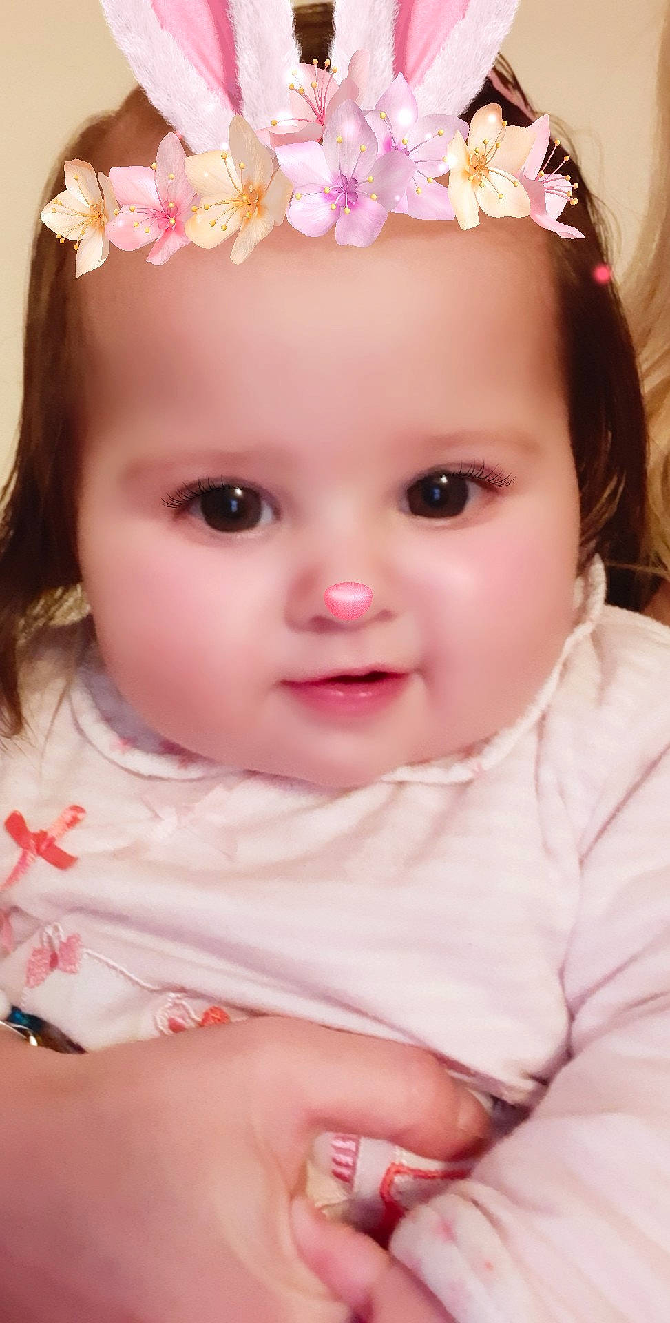 Loumina a rejoint le concours — aidez-le/la à gagner de superbes lots ! baby_toddler_clothing, cheek, child, chin, eye, eyebrow, face, fashion_accessory, forehead, hair_accessory, headgear, headpiece, headwear, iris, lip, mammal, mouth, nose, organ, person