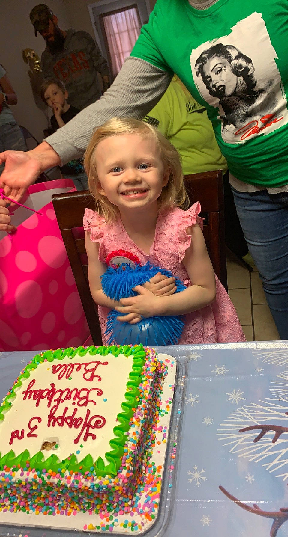 Isabella is registered to the contest to win money with this photo: birthday_cake, cake, cake_decorating, cake_decorating_supply, child, event, food, fun, green, happy, joy, leisure, people, person, pink, recreation, smile, sugar_cake, summer, textile