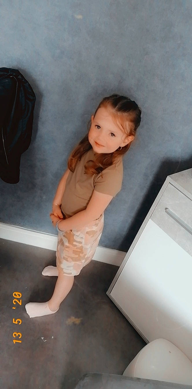 Illona a rejoint le concours — aidez-le/la à gagner de superbes lots ! baby, child, child_model, joy, leg, person, toddler