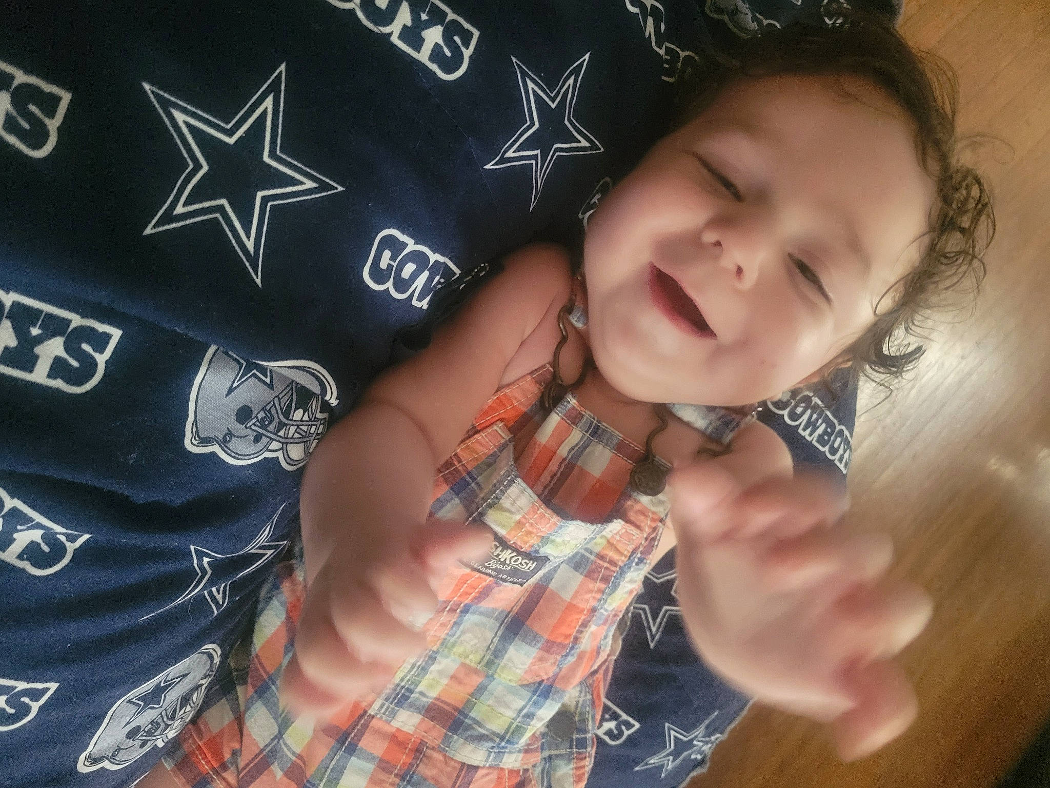 Vincent joined the competition — help win amazing prizes! arm, cool, electric_blue, eyelash, finger, flash_photography, gesture, hand, happy, jewellery, nail, pattern, person, plaid, sleeve, smile, t_shirt, tartan, textile, thumb