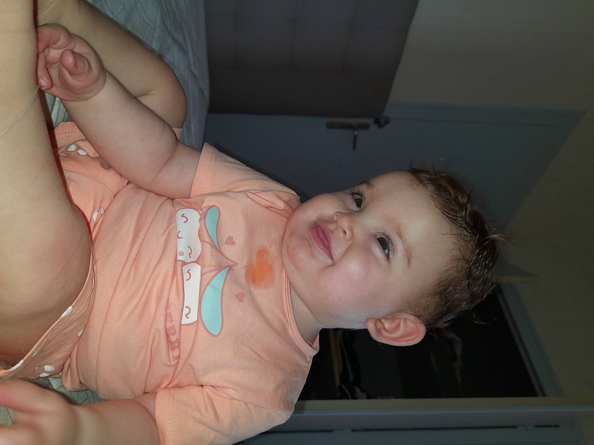 Cataleya participe au concours pour gagner de l'argent avec cette photo : abdomen, arm, chest, elbow, eyelash, fun, gesture, hair, hairstyle, happy, human_body, mouth, neck, person, skin, stomach, thigh, thumb, toddler, trunk