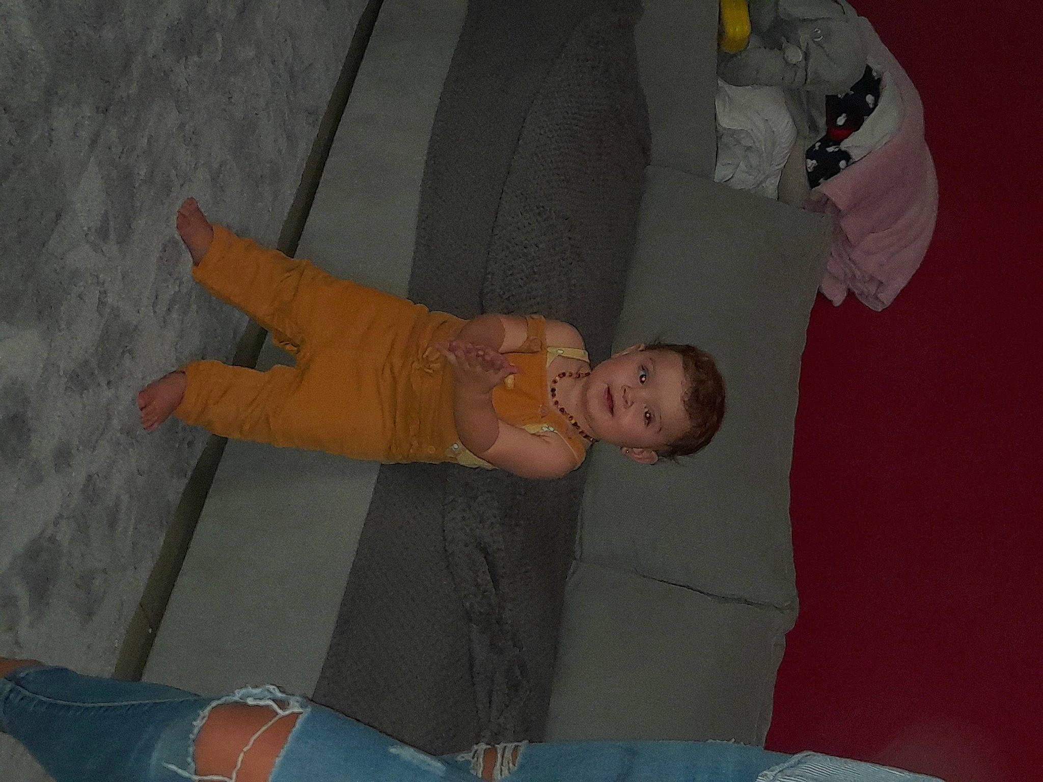 Cataleya participe au concours pour gagner de l'argent avec cette photo : baby, baby_toddler_clothing, child, comfort, elbow, finger, fun, human_leg, joint, knee, lap, pattern, person, sleeve, smile, sock, thigh, toddler, trunk, wood