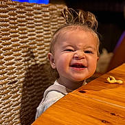 Ambre a rejoint le concours — aidez-le/la à gagner de superbes lots ! casual, chair, child, cute, expression, face, food, hair, happy, indoor, person, playful, portrait, smile, snack, table, toddler, wooden_table, woven_chair, young_child