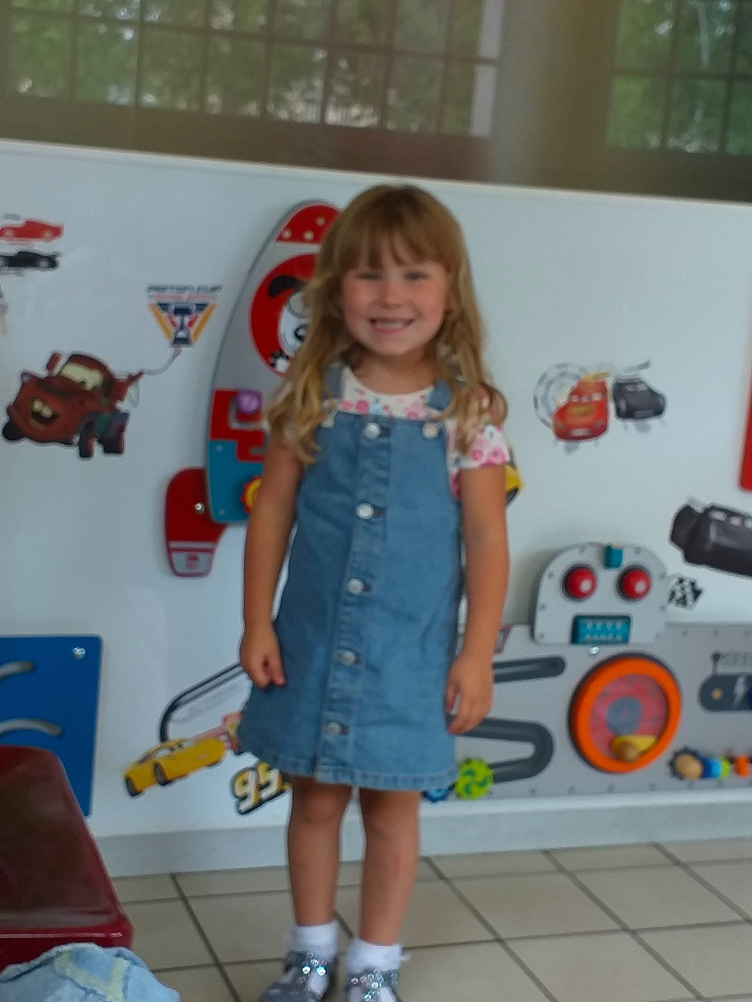 Elena a rejoint le concours — aidez-le/la à gagner de superbes lots ! child, joy, person, play, standing, toddler