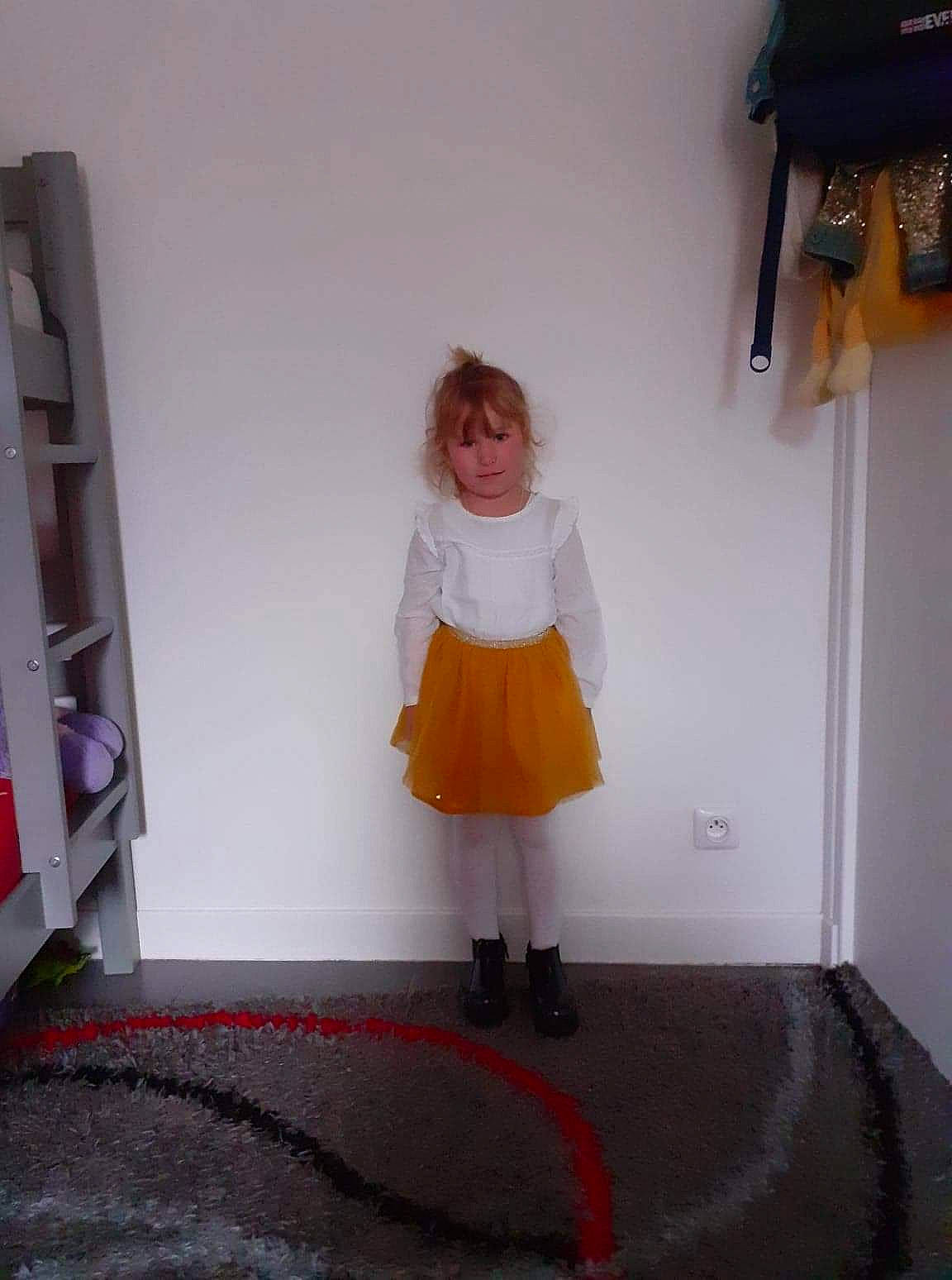 Elena participe au concours pour gagner de l'argent avec cette photo : child, costume, dress, floor, flooring, joint, person, room, shoe, shoulder, standing, toddler