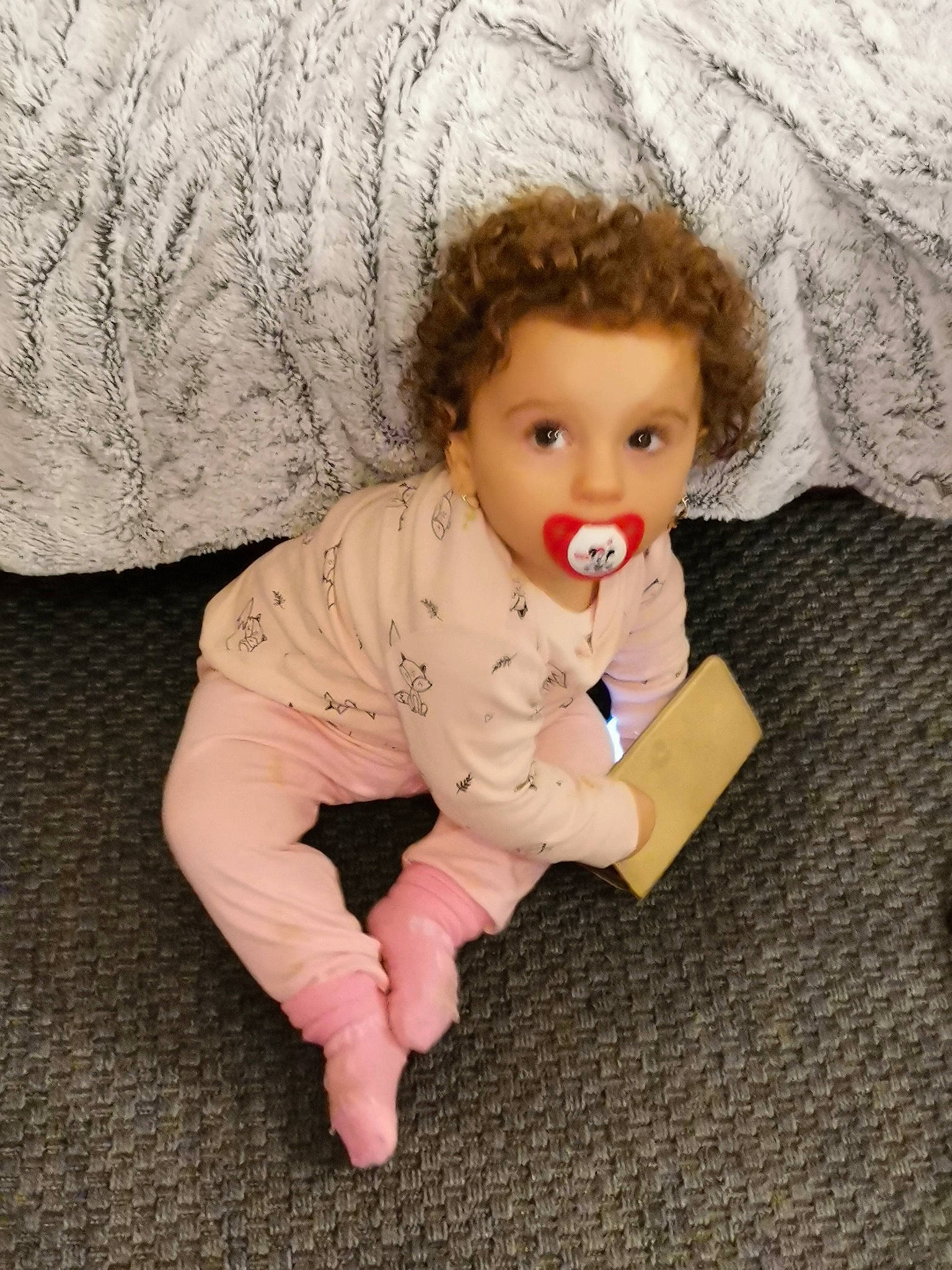 Chelsy a rejoint le concours — aidez-le/la à gagner de superbes lots ! baby, cheek, child, person, play, sitting, skin, toddler, toy