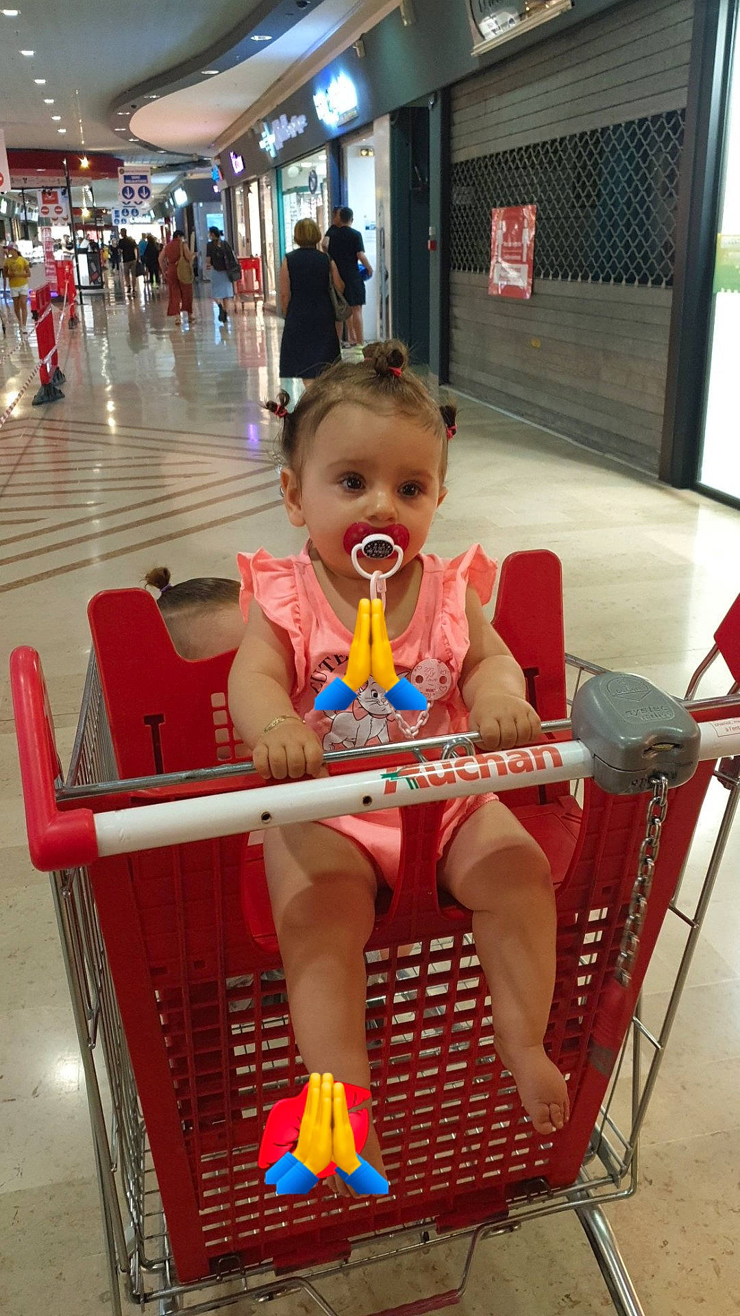 Chelsy a rejoint le concours — aidez-le/la à gagner de superbes lots ! child, person, toddler, vehicle