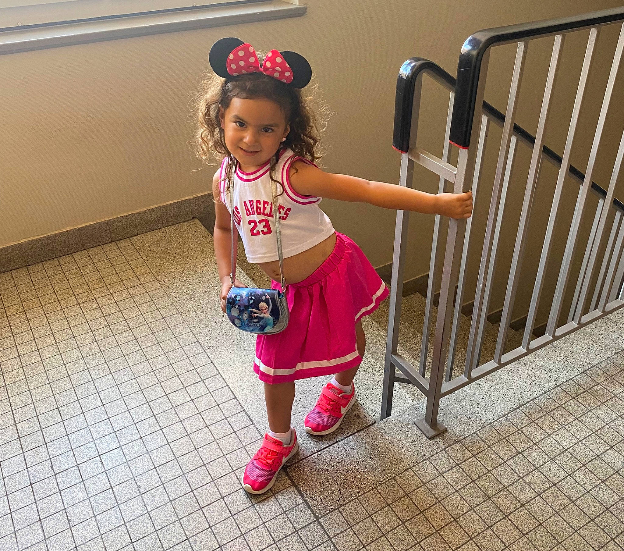 Lorena participe au concours pour gagner de l'argent avec cette photo : abdomen, baby_toddler_clothing, child, event, flip_flops, flooring, fun, happy, human_leg, joy, knee, magenta, pattern, performing_arts, person, room, sandal, sock, sportswear, thigh