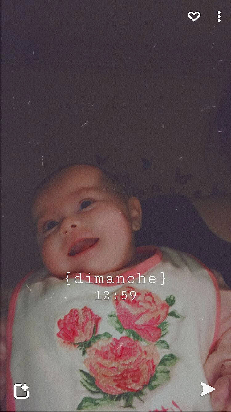 Lila participe au concours pour gagner de l'argent avec cette photo : baby, cheek, chin, eye, eyebrow, face, facial_expression, flash_photography, forehead, hairstyle, happy, head, headwear, iris, lip, nose, person, petal, pink, skin