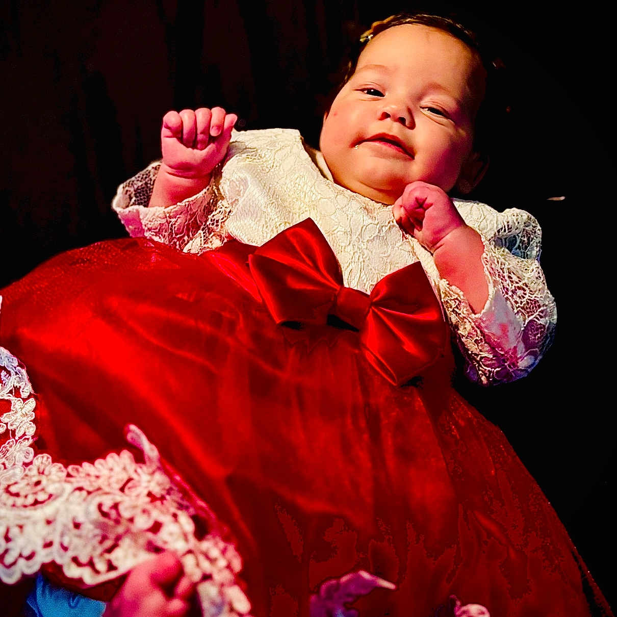 Angel participe au concours pour gagner de l'argent avec cette photo : baby, bow, celebration, child, clothing, cute, cute_baby, dark_background, dress, feet, hands, happy, holiday, infant, lace, person, portrait, red_dress, smiling, studio