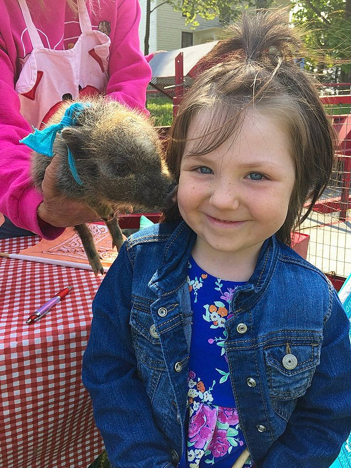 Ríleigh is registered to the contest to win money with this photo: adaptation, child, ear, joy, neck, people, person, plant, smile, toddler, vacation, world