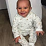Fayver participe au concours pour gagner de l'argent avec cette photo : baby, bright, child, cozy, cute, expression, face, footed_pajamas, happy, indoor, infant, joyful, light, pajamas, person, sitting, small_hands, smiling, wooden_floor, young