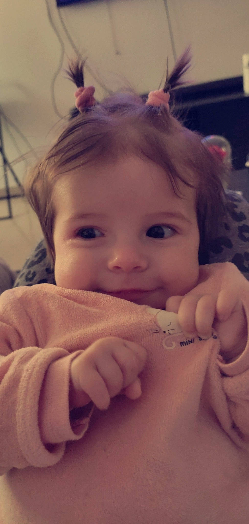 Alice participe au concours pour gagner de l'argent avec cette photo : cheek, chin, ear, eye, eyebrow, eyelash, face, facial_expression, hair, head, human, joint, lip, mouth, muscle, nose, organ, person, shoulder, skin