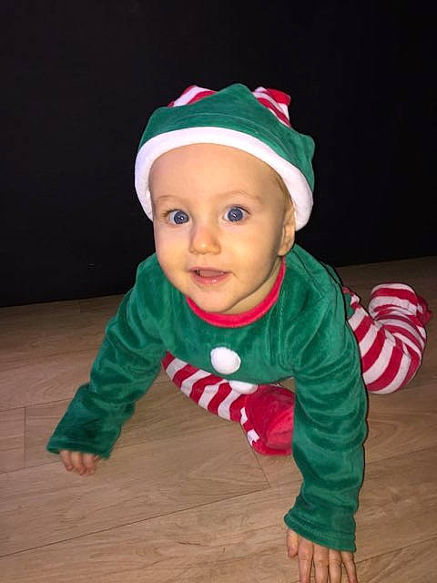 Matys a rejoint le concours — aidez-le/la à gagner de superbes lots ! cap, child, christmas, costume, fictional_character, headgear, headwear, holiday, infant, person, play, product, smile, toddler