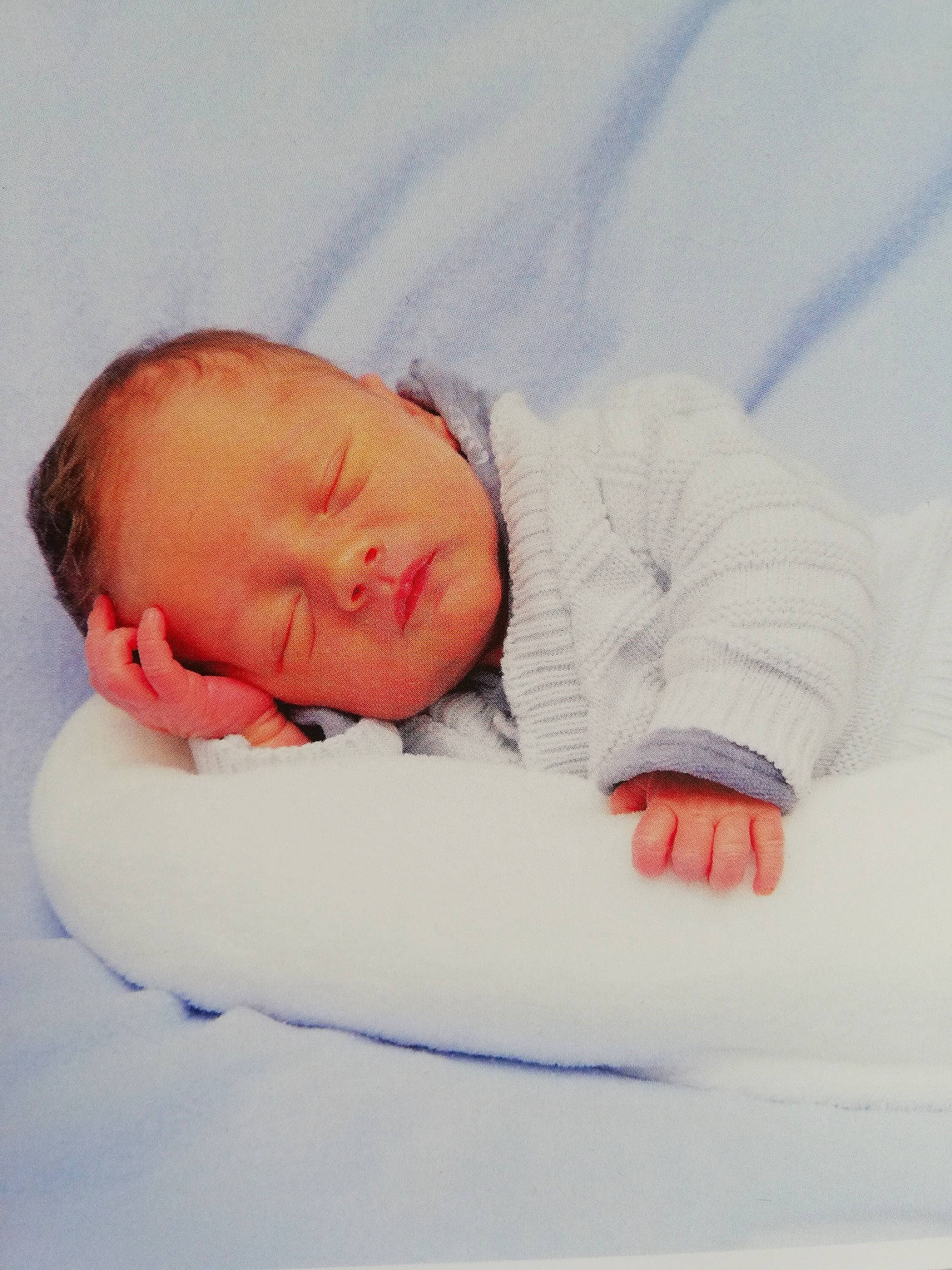 Tyler a rejoint le concours — aidez-le/la à gagner de superbes lots ! baby, baby_sleeping, bedtime, child, comfort, nap, person, product, skin, sleep, toddler