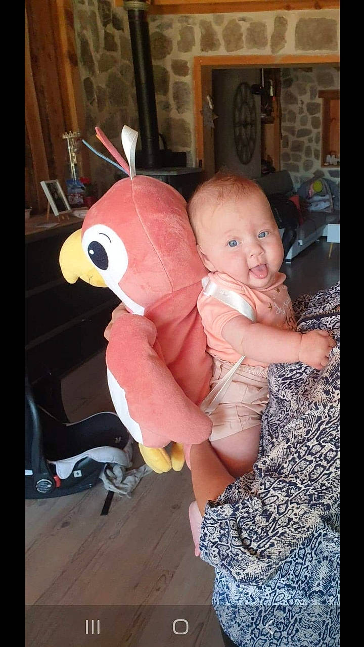 Lyana a rejoint le concours — aidez-le/la à gagner de superbes lots ! baby, baby_products, baby_toddler_clothing, carmine, child, costume, ear, fawn, fictional_character, fun, fur, magenta, mammal, person, plush, room, sitting, stuffed_toy, toddler, toy