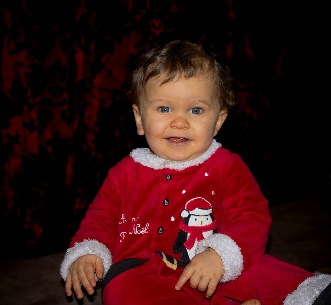 Sasha participe au concours pour gagner de l'argent avec cette photo : baby, baby_toddler_clothing, cheek, chin, eye, facial_expression, flash_photography, grass, happy, head, iris, joy, person, pink, plant, skin, sleeve, smile, standing, t_shirt