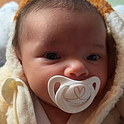Layana participe au concours pour gagner de l'argent avec cette photo : baby, child, close_up, cozy, cute, expression, eyes, face, fleece, hand, indoor, infant, jacket, mouth, newborn, pacifier, portrait, skin, soft_lighting, warm
