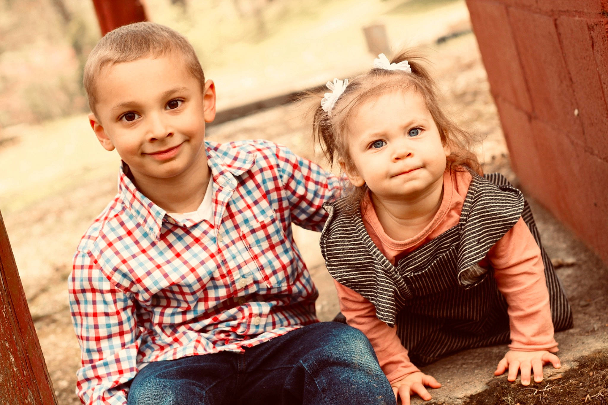 Nicholas is registered to the contest to win money with this photo: child, child_model, family, fun, happy, joy, people, person, photograph, photography, portrait, portrait_photography, sibling, sitting, smile, toddler, tree, vacation, wood
