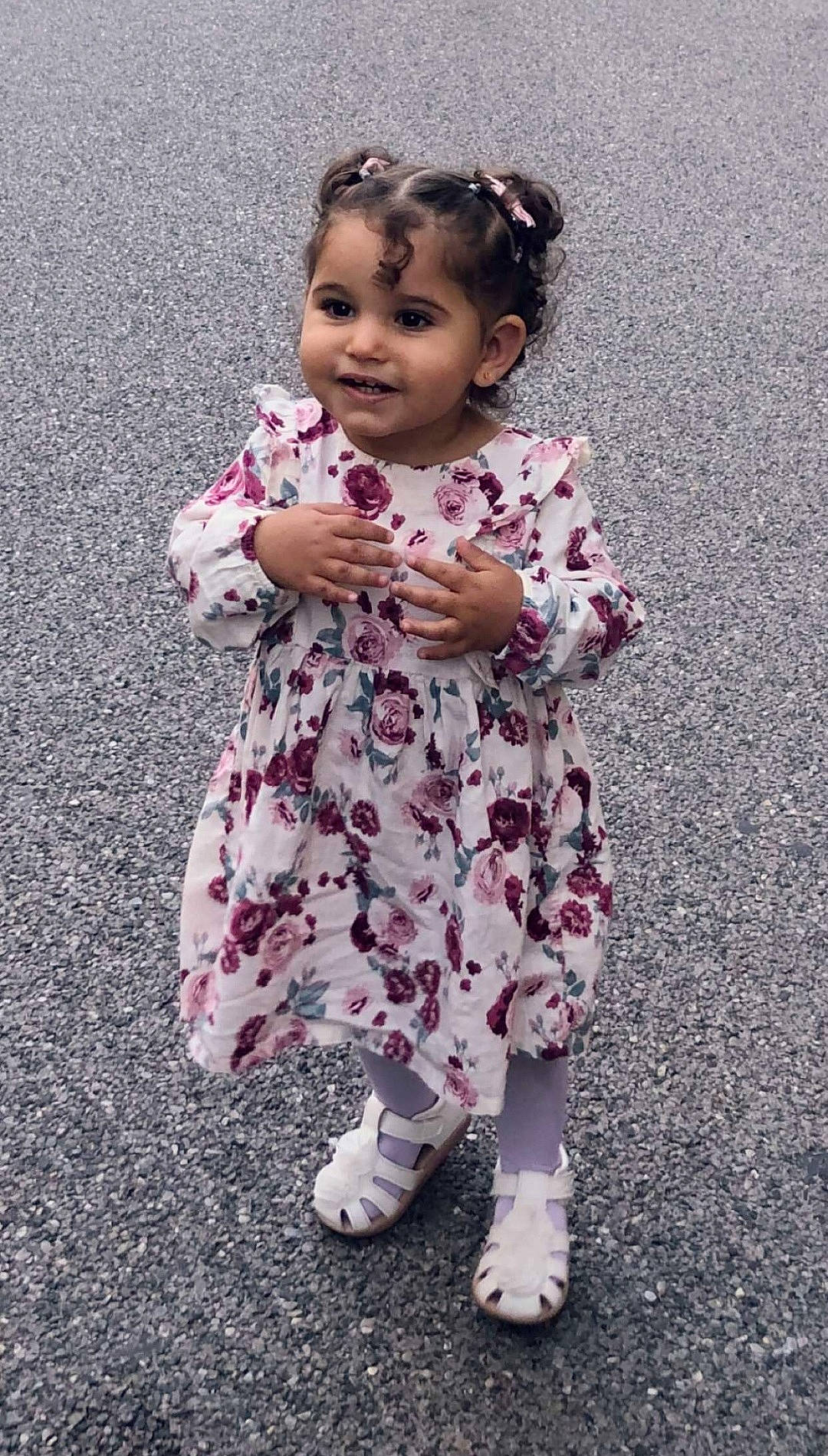 Aliana participe au concours pour gagner de l'argent avec cette photo : baby, baby_toddler_clothing, cheek, child, dress, person, pink, skin, smile, toddler