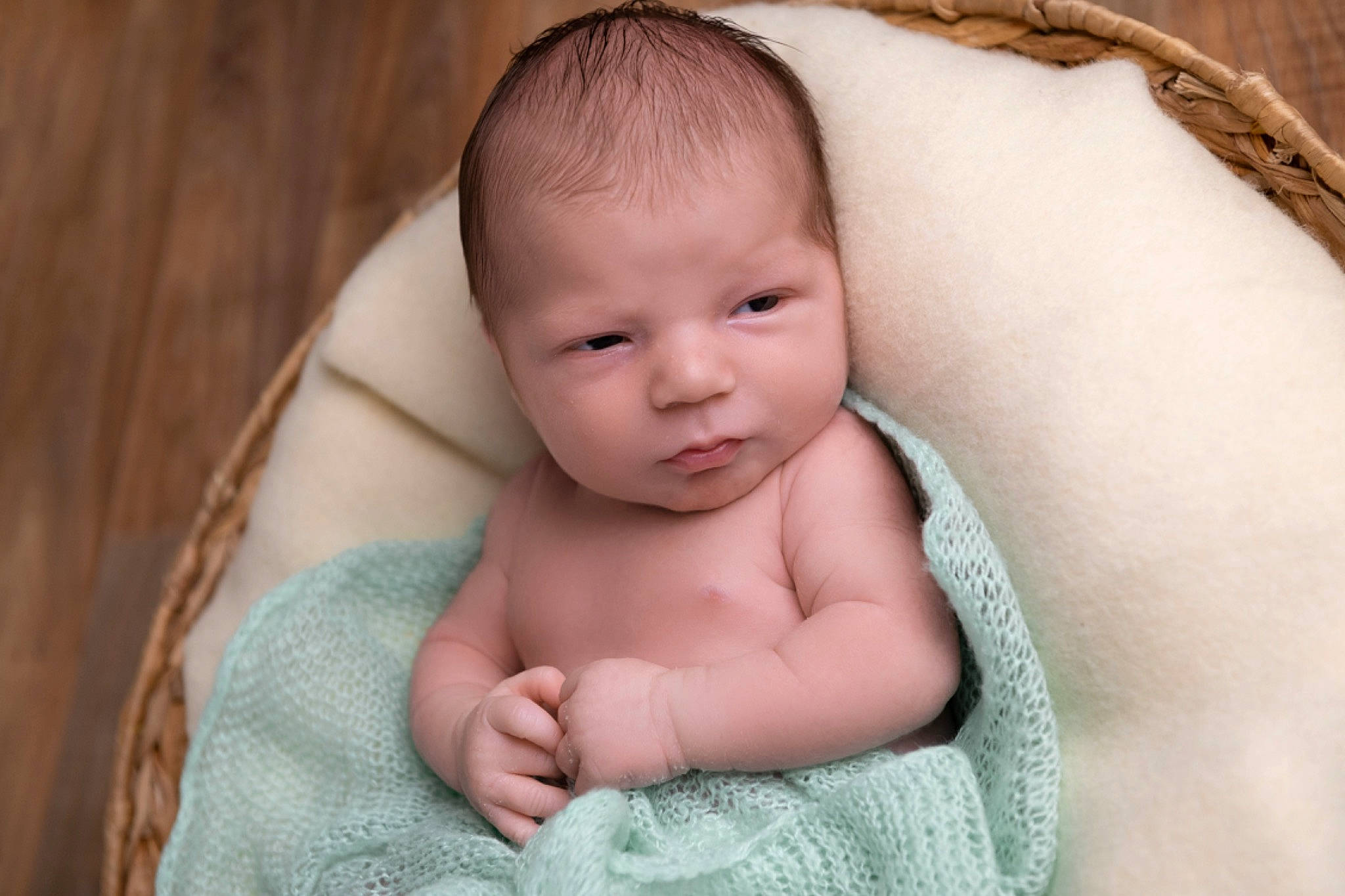 éli participe au concours pour gagner de l'argent avec cette photo : baby, baby_toddler_clothing, cheek, chin, comfort, eye, eyebrow, eyelash, face, hairstyle, happy, head, iris, linens, lip, nose, person, skin, textile, toddler