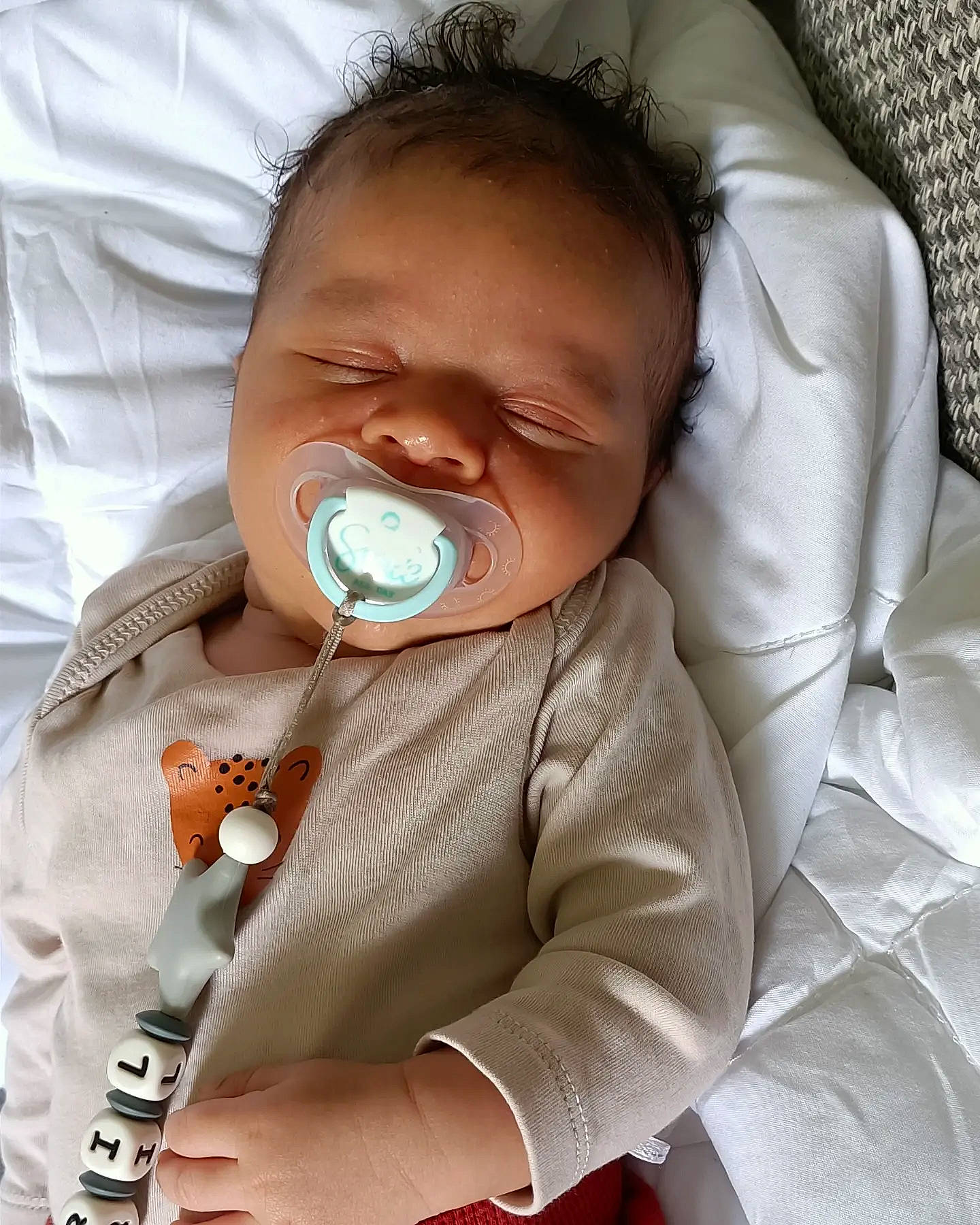 Djibril participe au concours pour gagner de l'argent avec cette photo : baby, baby_products, baby_toddler_clothing, cheek, child, comfort, event, facial_expression, gesture, happy, health_care, linens, mouth, nose, person, product, service, skin, sleeve, textile