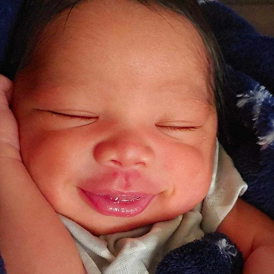 Cewmonie is registered to the contest to win money with this photo: cheek, chin, ear, eyebrow, eyelash, finger, forehead, gesture, hair, hand, happy, iris, jaw, lip, mouth, neck, nose, organ, skin, smile