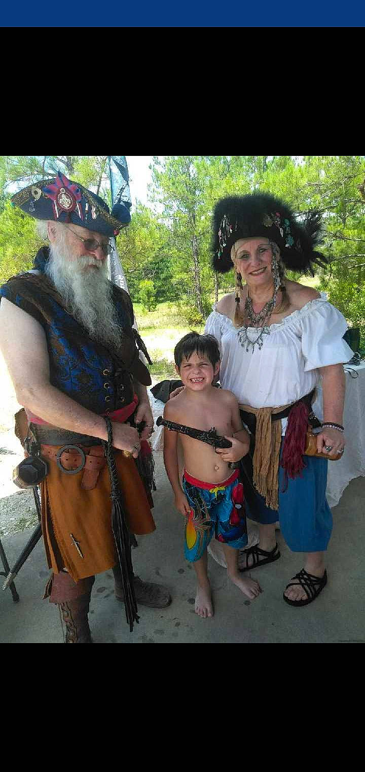 Faelen is registered to the contest to win money with this photo: costume, joy, person, tribe