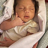 Adam participe au concours pour gagner de l'argent avec cette photo : baby, blanket, calm, closeup, cozy, cute, face, hand, indoors, infant, newborn, peaceful, person, portrait, rest, skin, sleeping, soft, tiny, wrapped
