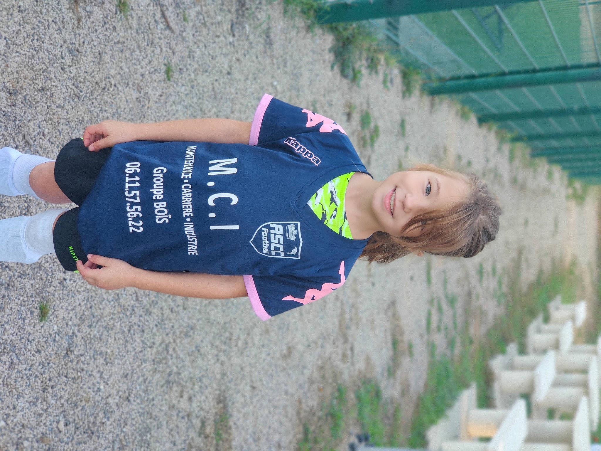 Anastasia participe au concours pour gagner de l'argent avec cette photo : elbow, electric_blue, fun, grass, happy, human_leg, joy, leisure, people_in_nature, person, recreation, shorts, sleeve, t_shirt, thigh, travel, tree, vacation, waist, water