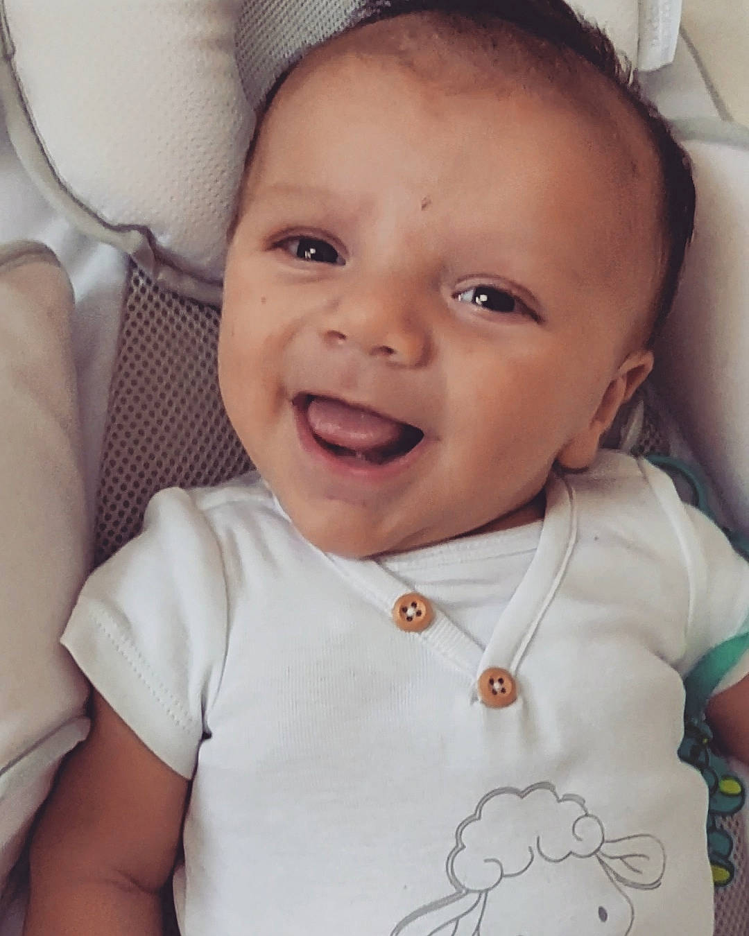 Gabriel participe au concours pour gagner de l'argent avec cette photo : baby, baby_making_funny_faces, beauty, cheek, child, chin, ear, eye, eyebrow, face, facial_expression, forehead, happy, head, lip, nose, organ, person, skin, smile