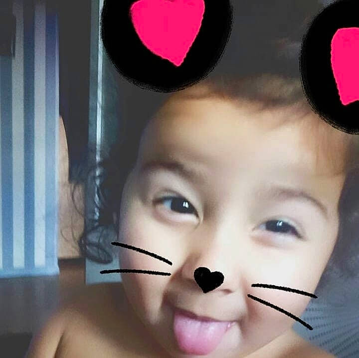 Aïcha a rejoint le concours — aidez-le/la à gagner de superbes lots ! black_hair, cheek, chin, cosmetics, ear, eye, eyebrow, eyelash, face, finger, forehead, head, lip, mouth, nail, nose, organ, person, product, skin