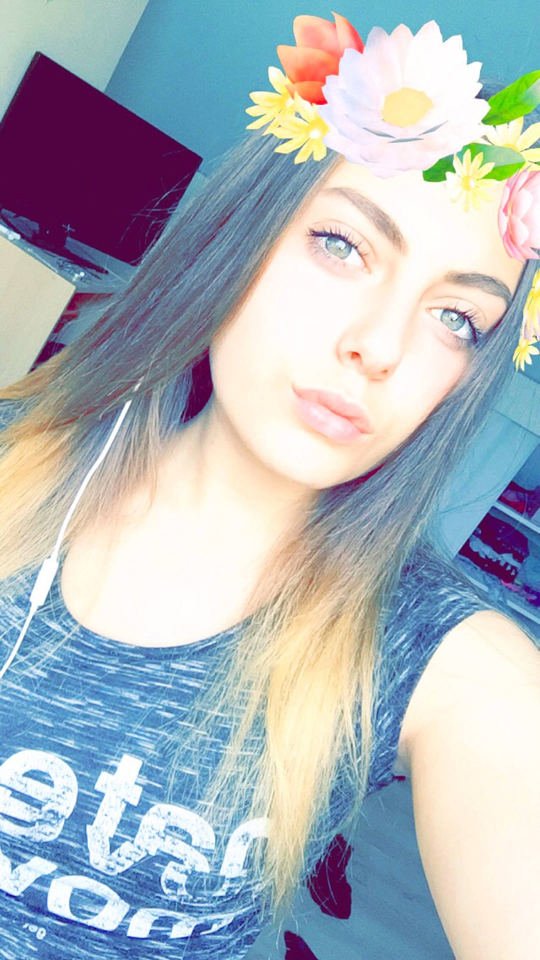 Perrine participe au concours pour gagner de l'argent avec cette photo : anime, beauty, blond, blue, clothing, color, costume, eye, fashion, girl, hair, hair_coloring, hairstyle, lady, model, person, photo_shoot, photography, pink, skin