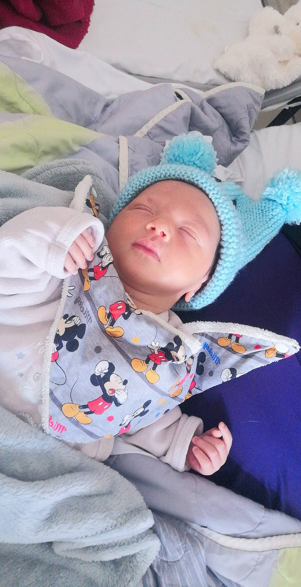 Léo participe au concours pour gagner de l'argent avec cette photo : baby, baby_products, baby_sleeping, baby_toddler_clothing, cheek, child, comfort, eye, face, grass, head, linens, outerwear, pattern, person, product, sitting, skin, sleeve, textile