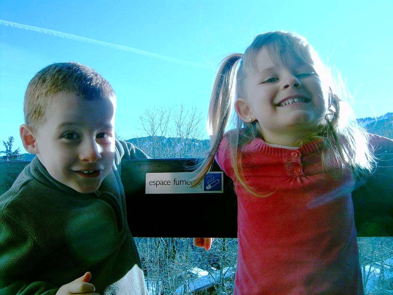 Emma participe au concours pour gagner de l'argent avec cette photo : child, face, fun, happy, leisure, person, sky, smile, summer, toddler, travel, tree, vacation