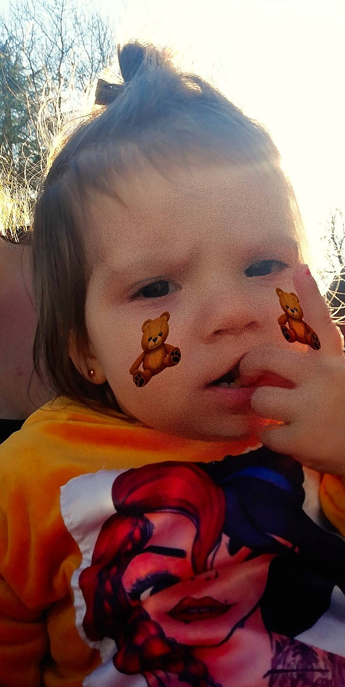 Beverly participe au concours pour gagner de l'argent avec cette photo : cheek, child, ear, face, finger, head, lip, mouth, nose, person, toddler