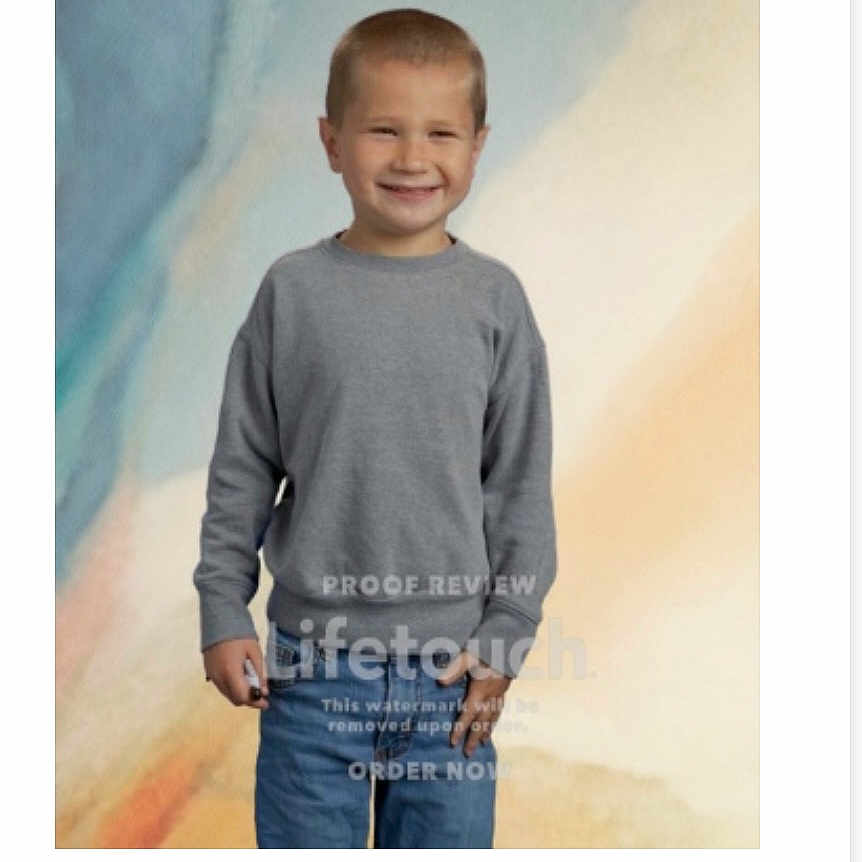 Hagen is registered to the contest to win money with this photo: boy, child, clothing, face, happy, head, jeans, knitwear, longsleeve, male, pants, person, photography, portrait, sleeve, smile, standing, sweater, sweatshirt, t_shirt