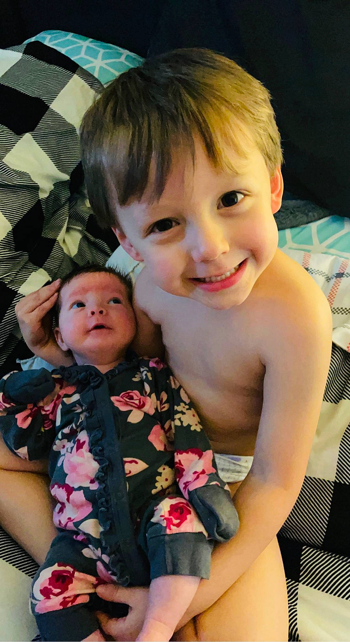 Thomas is registered to the contest to win money with this photo: cheek, chin, eye, face, facial_expression, finger, gesture, hairstyle, happy, head, interaction, iris, joy, lip, mouth, nose, organ, person, pink, product