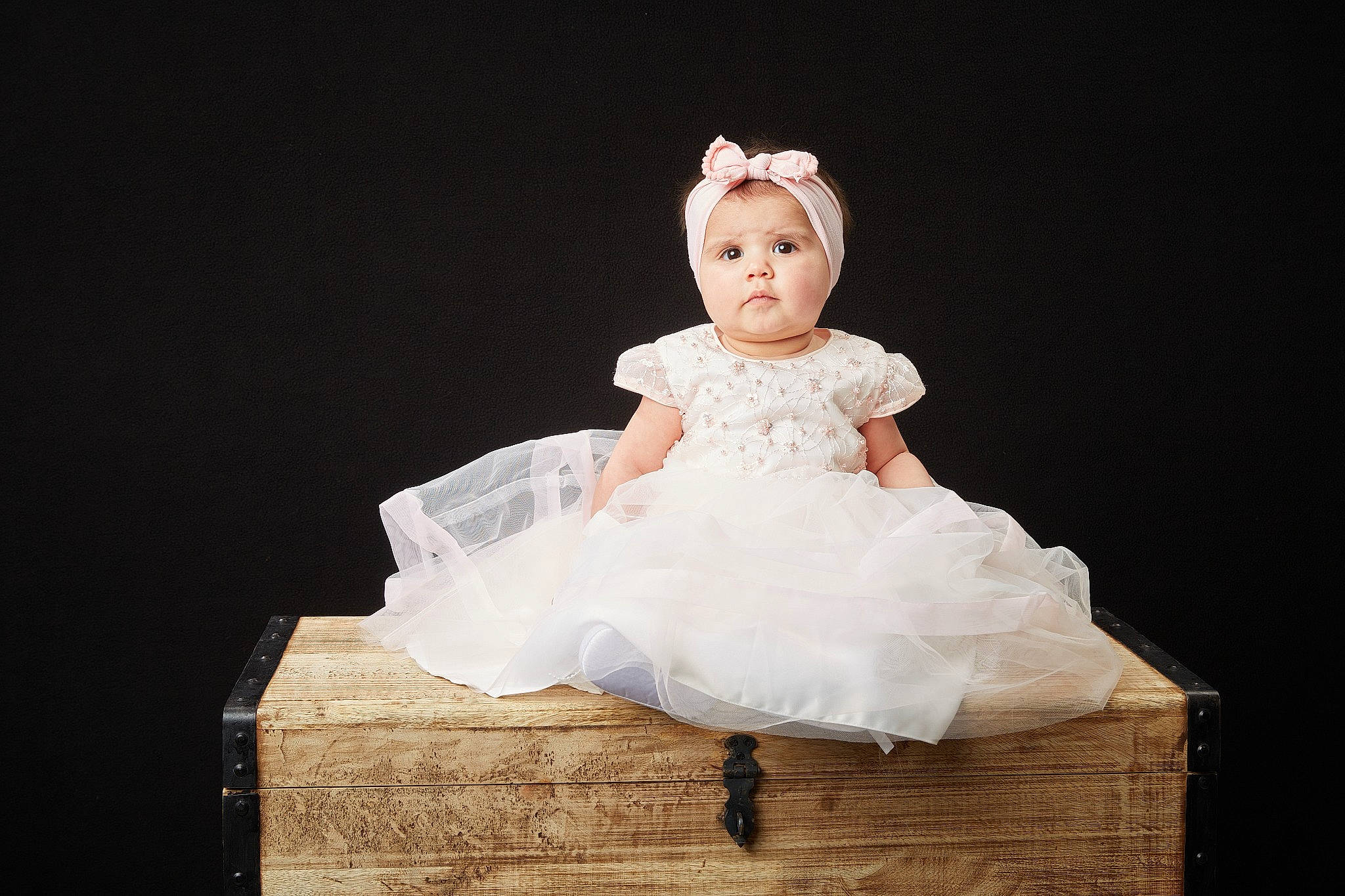 Simay a rejoint le concours — aidez-le/la à gagner de superbes lots ! arm, baby, baby_toddler_clothing, bridal_accessory, bridal_clothing, bridal_party_dress, day_dress, dress, embellishment, fashion_design, flash_photography, formal_wear, gesture, gown, happy, head, headwear, human_body, one_piece_garment, person