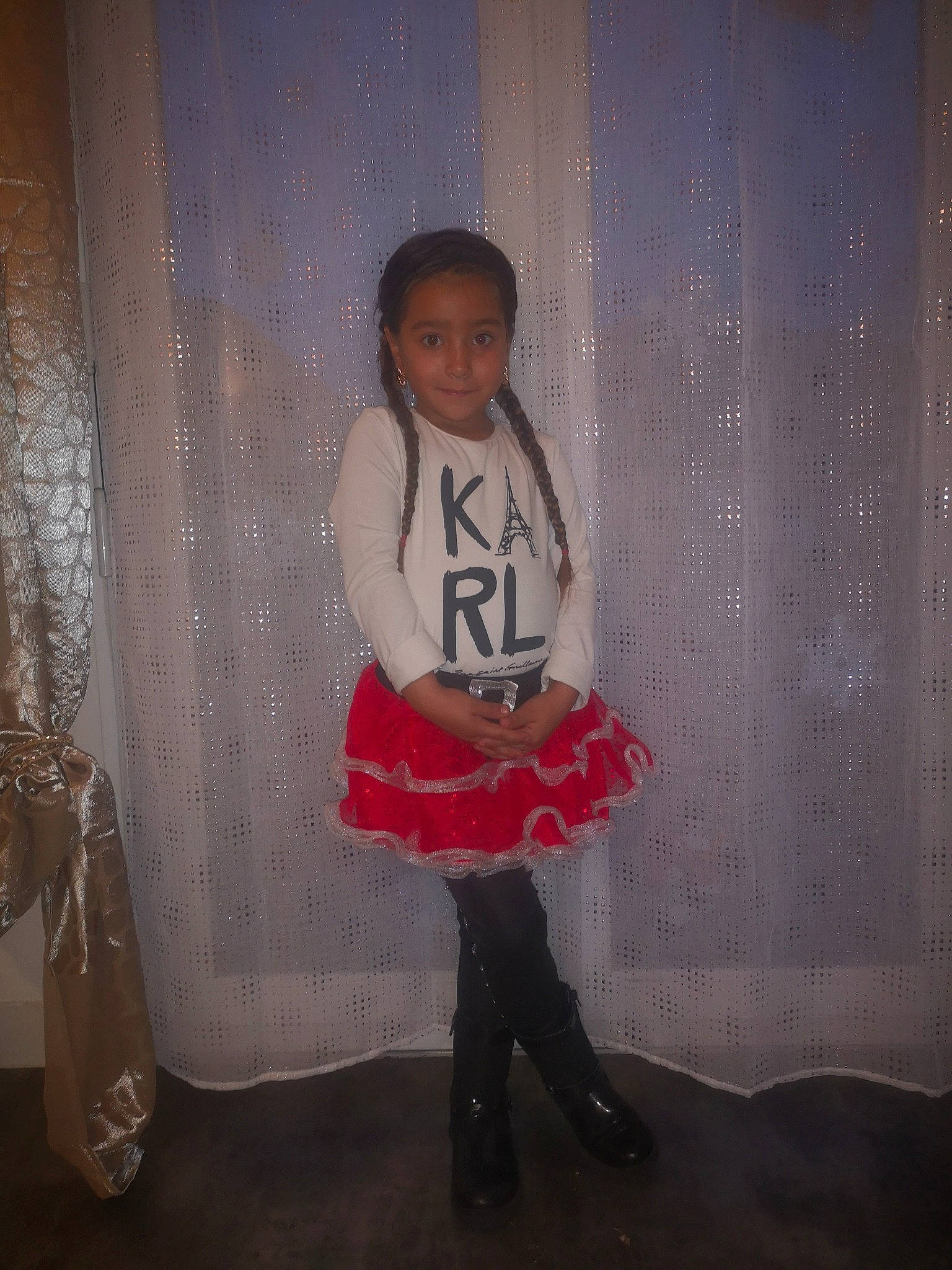 Shanna a rejoint le concours — aidez-le/la à gagner de superbes lots ! joy, person, standing