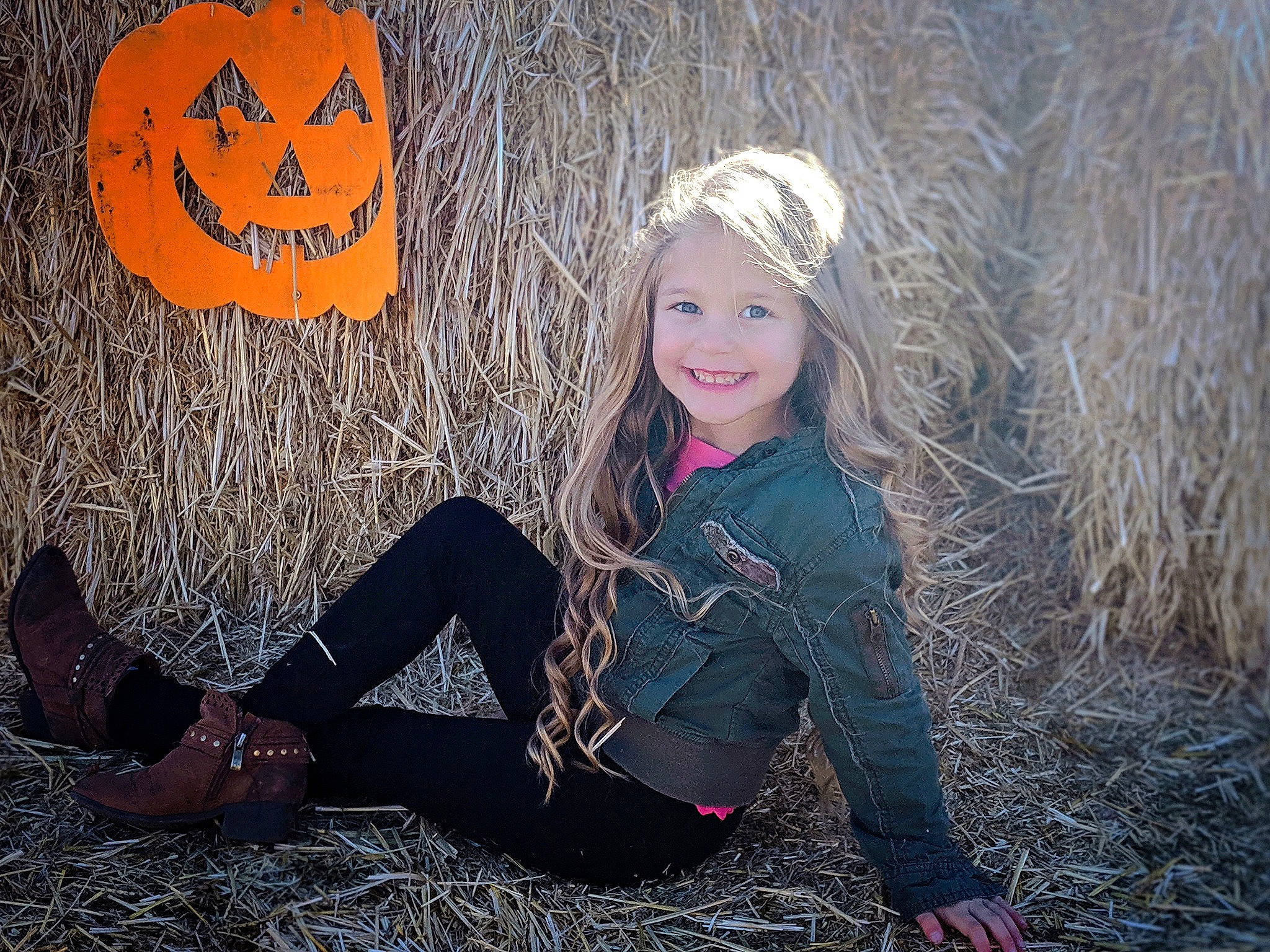 Lillie is registered to the contest to win money with this photo: beauty, blond, child_model, fun, grass, happy, headgear, jeans, joy, lady, long_hair, people_in_nature, person, photo_shoot, photography, plant, portrait, portrait_photography, sitting, smile