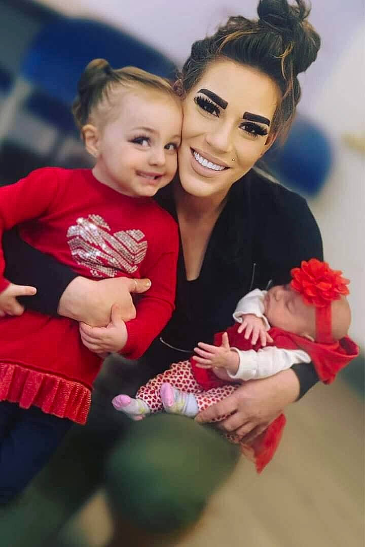 Ariah is registered to the contest to win money with this photo: abdomen, arm, baby, child, event, eye, facial_expression, finger, flash_photography, fun, gesture, hand, happy, headwear, human_body, interaction, joy, person, shoulder, skin