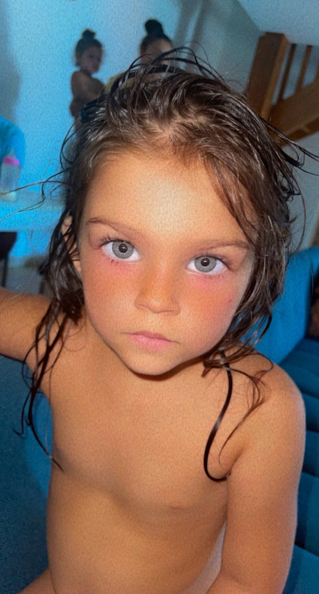 Amanda participe au concours pour gagner de l'argent avec cette photo : azure, blue, cheek, chin, eye, eyebrow, eyelash, facial_expression, flash_photography, forehead, hair, human_body, joint, lip, mouth, muscle, neck, nose, person, shoulder