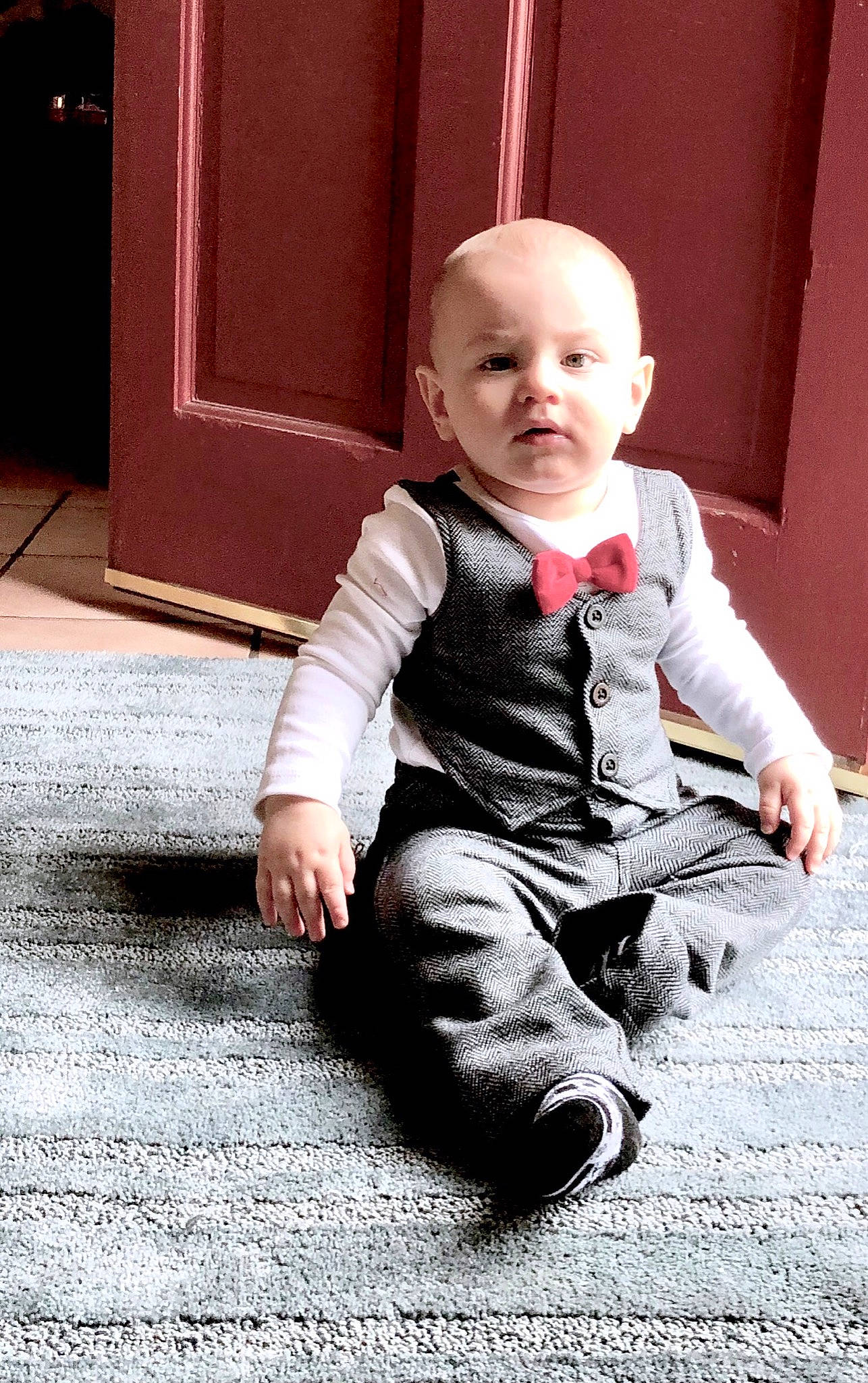 Atreyu is registered to the contest to win money with this photo: baby, child, curious, floor, flooring, person, photography, play, sitting, smile, toddler