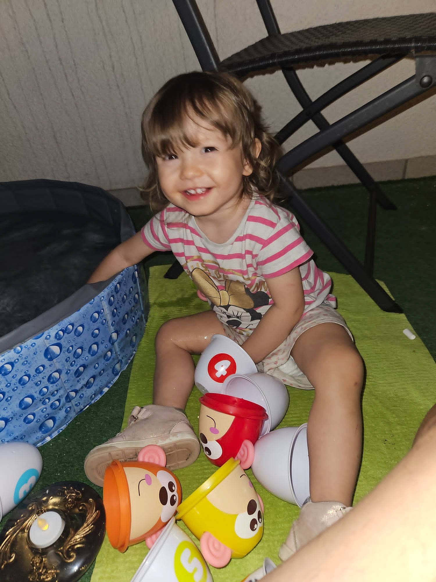 Carla participe au concours pour gagner de l'argent avec cette photo : baby, baby_toddler_clothing, child, fun, happy, head, human_leg, joy, knee, lap, leg, leisure, mammal, person, recreation, skin, smile, textile, thigh, toddler