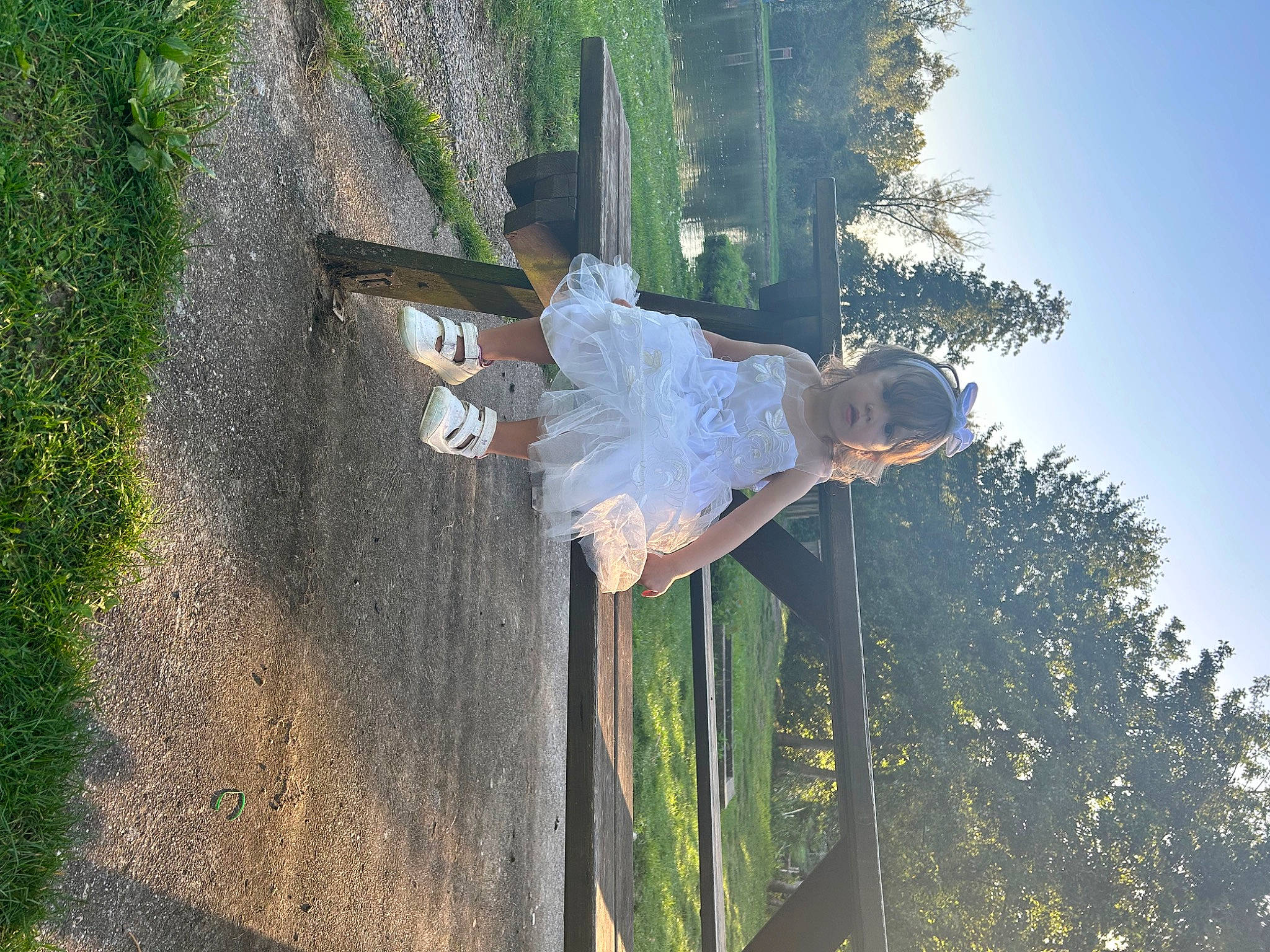 Carla participe au concours pour gagner de l'argent avec cette photo : adventure, child, fun, grass, happy, landscape, leisure, outdoor_play_equipment, people_in_nature, person, plant, recreation, shadow, sky, soil, sunlight, toddler, tree, woody_plant