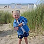 Méloa a rejoint le concours — aidez-le/la à gagner de superbes lots ! child, girl, smiling, denim_jacket, shorts, beach, sand, grass, pigtails, outdoor, happy, barefoot, nature, summer, portrait, casual_clothing, blue_sky, playful, vacation, sunny