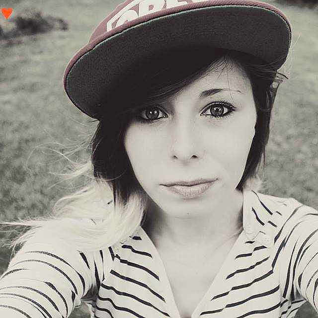 Chloe participe au concours pour gagner de l'argent avec cette photo :